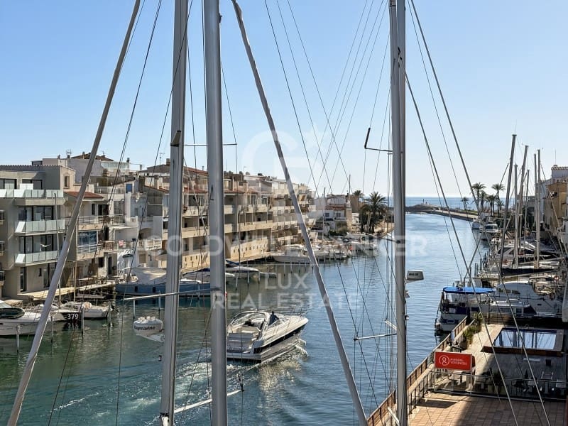 4 chambre Villa/Maison à vendre à Empuriabrava avec garage - 639 000 € (Ref: 8786410)