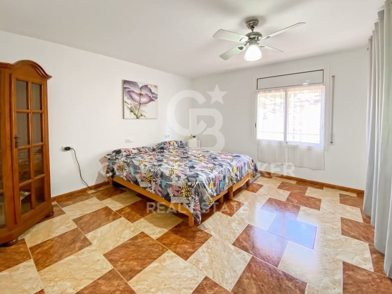 4 bedroom Villa for sale in Vilajuiga with garage - € 320,000 (Ref: 8947423)