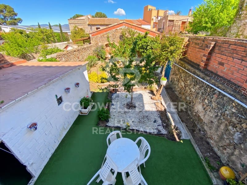 4 bedroom Villa for sale in Vilajuiga with garage - € 320,000 (Ref: 8947423)