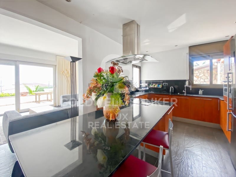 4 soveværelse Villa til salg i Roses med swimmingpool - € 759.000 (Ref: 8952785)