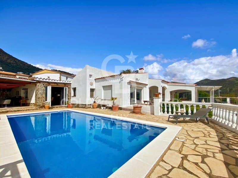 4 soveværelse Villa til salg i Roses med swimmingpool - € 759.000 (Ref: 8952785)