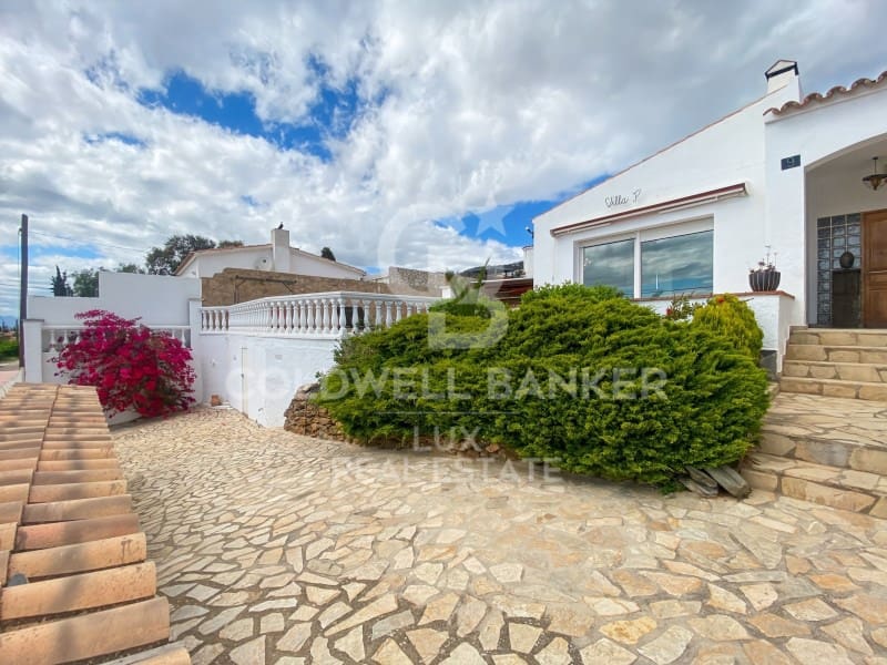 4 soveværelse Villa til salg i Roses med swimmingpool - € 759.000 (Ref: 8952785)