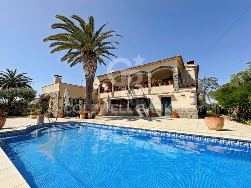 4 Zimmer Villa zu verkaufen in Empuriabrava mit Pool Garage - 820.000 € (Ref: 8962562)
