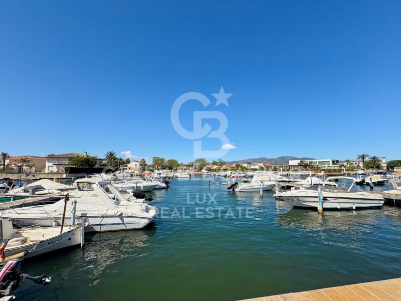 4 Zimmer Villa zu verkaufen in Empuriabrava mit Pool Garage - 820.000 € (Ref: 8962562)