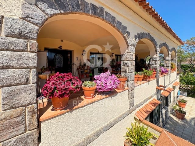 4 makuuhuone Huvila myytävänä paikassa Empuriabrava, Castelló d'Empúries mukana uima-altaan 
autotalli - 820 000 € (Ref: 8962562)