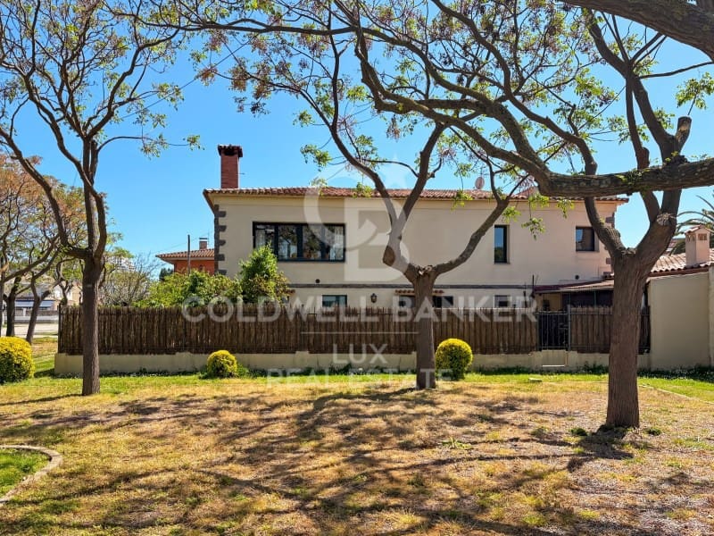 4 Zimmer Villa zu verkaufen in Empuriabrava mit Pool Garage - 820.000 € (Ref: 8962562)