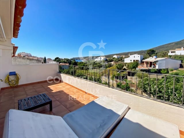 4 bedroom Villa for sale in Cadaqués with garage - € 1,600,000 (Ref: 8994130)