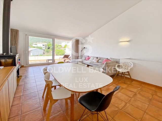 4 bedroom Villa for sale in Cadaqués with garage - € 1,600,000 (Ref: 8994130)