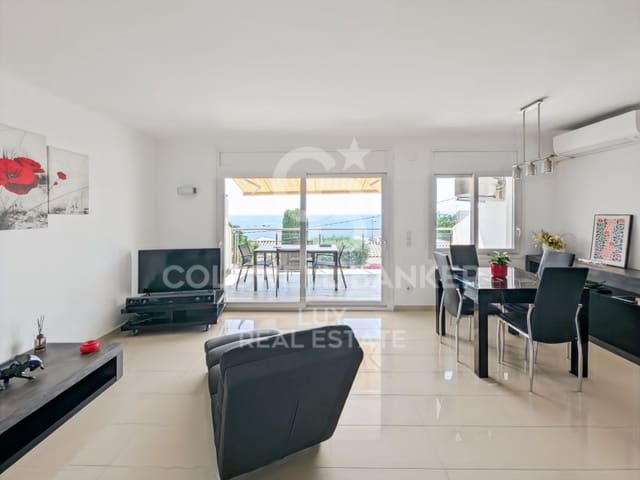 2 bedroom Flat for sale in Roses - € 395,000 (Ref: 9026692)