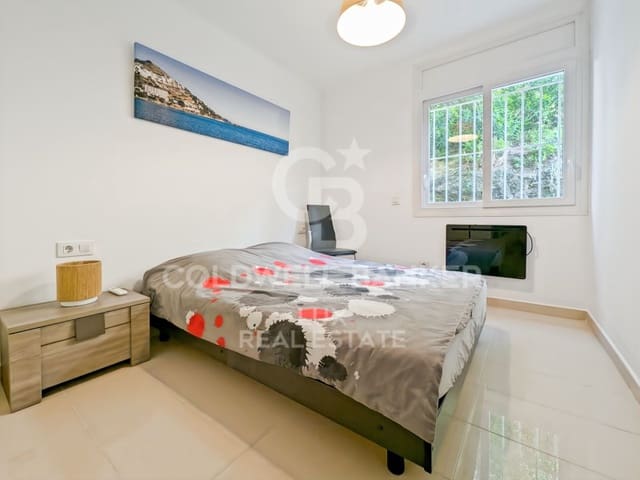 2 bedroom Flat for sale in Roses - € 395,000 (Ref: 9026692)