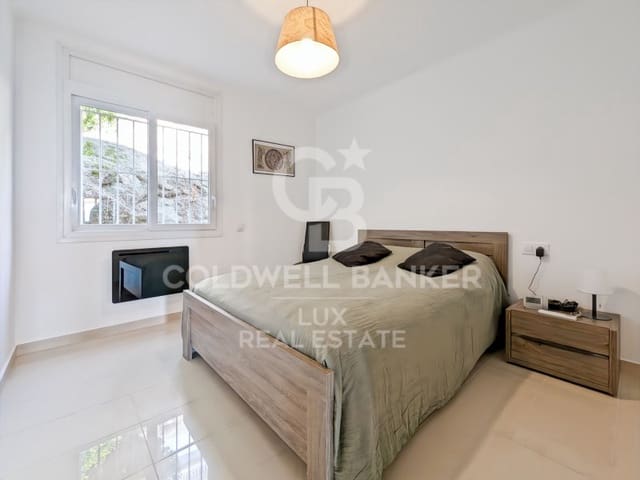 2 bedroom Flat for sale in Roses - € 395,000 (Ref: 9026692)