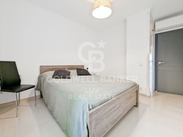 2 bedroom Flat for sale in Roses - € 395,000 (Ref: 9026692)