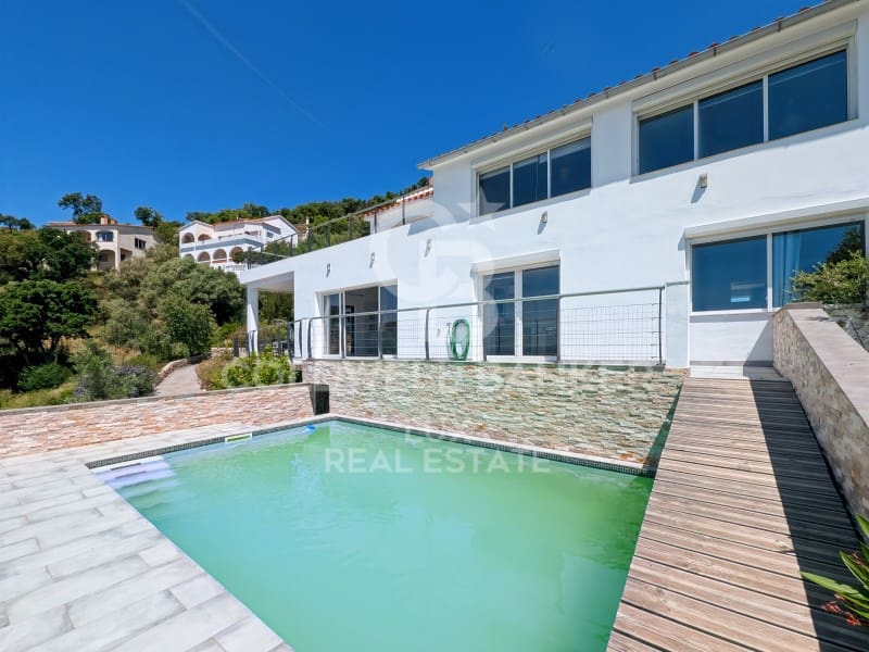 5 soveværelse Villa til salg i Roses med swimmingpool garage - € 890.000 (Ref: 9029906)