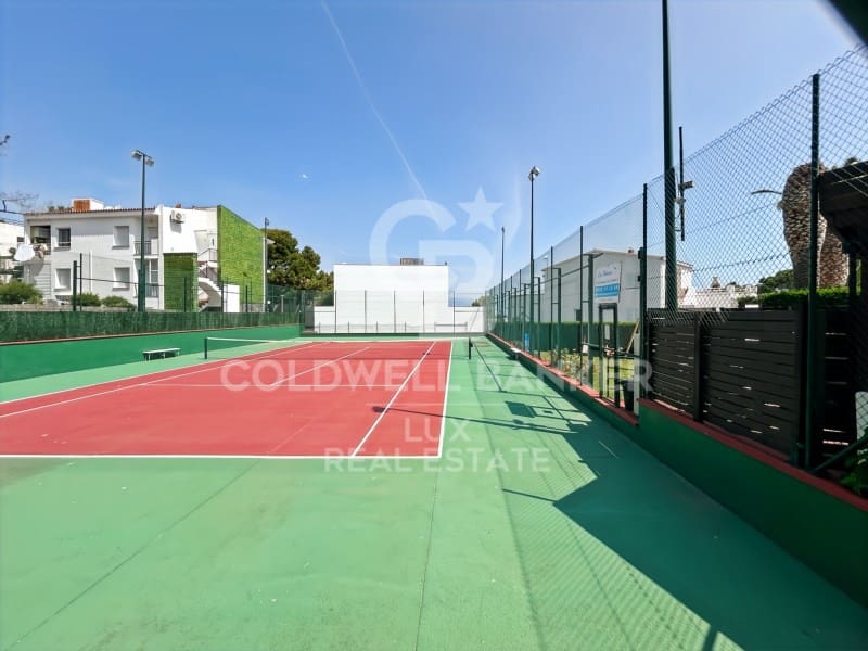 Hotel til salg i Llanca med swimmingpool garage - € 7.200.000 (Ref: 9060482)