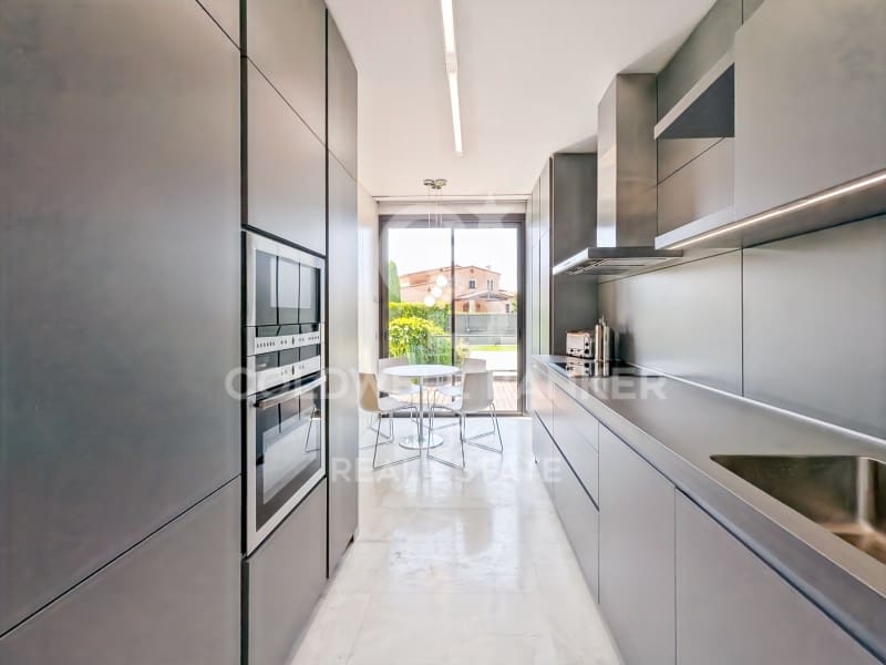 4 bedroom Villa for sale in Peralada with pool garage - € 1,050,000 (Ref: 9159902)