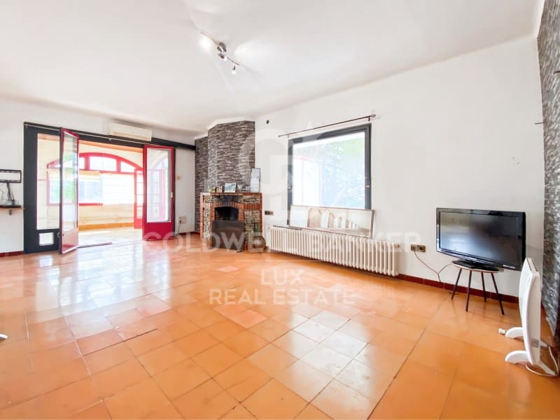 4 makuuhuone Huvila myytävänä paikassa Roses mukana 
autotalli - 569 000 € (Ref: 9192721)