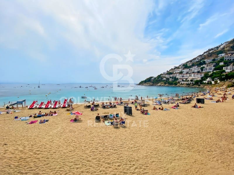 4 makuuhuone Huvila myytävänä paikassa Roses mukana 
autotalli - 569 000 € (Ref: 9192721)