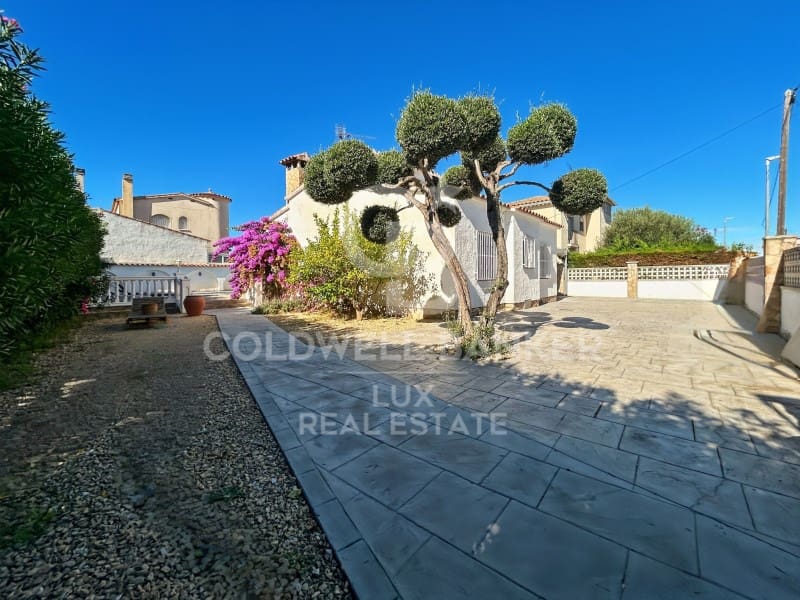 4 Zimmer Villa zu verkaufen in Empuriabrava mit Pool Garage - 650.000 € (Ref: 9276559)