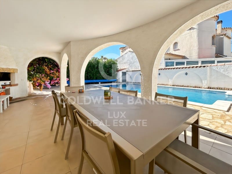 4 Zimmer Villa zu verkaufen in Empuriabrava mit Pool Garage - 650.000 € (Ref: 9276559)