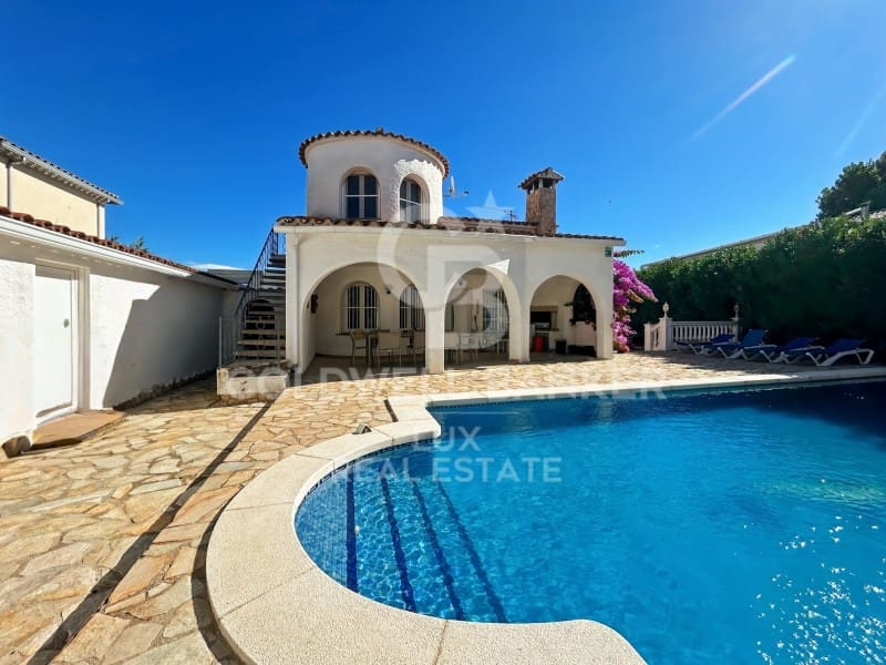4 Zimmer Villa zu verkaufen in Empuriabrava mit Pool Garage - 650.000 € (Ref: 9276559)