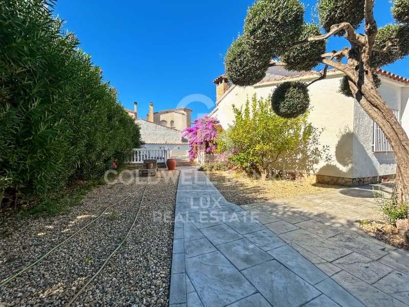 4 Zimmer Villa zu verkaufen in Empuriabrava mit Pool Garage - 650.000 € (Ref: 9276559)