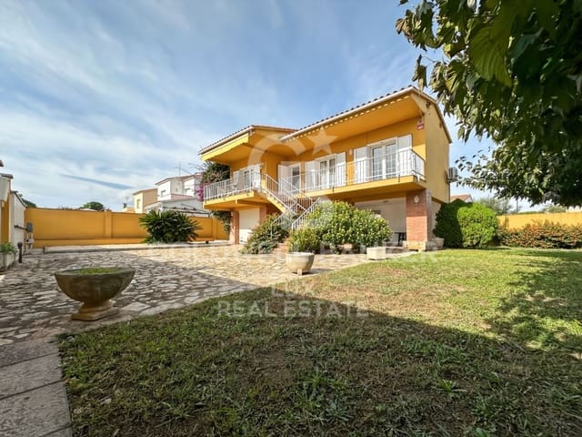 3 bedroom Villa for sale in L'Escala with garage - € 550,000 (Ref: 9362833)