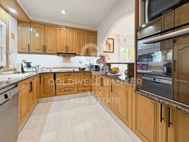 4 Zimmer Villa zu verkaufen in Empuriabrava, Castelló d'Empúries mit Pool Garage - 525.000 € (Ref: 9375314)