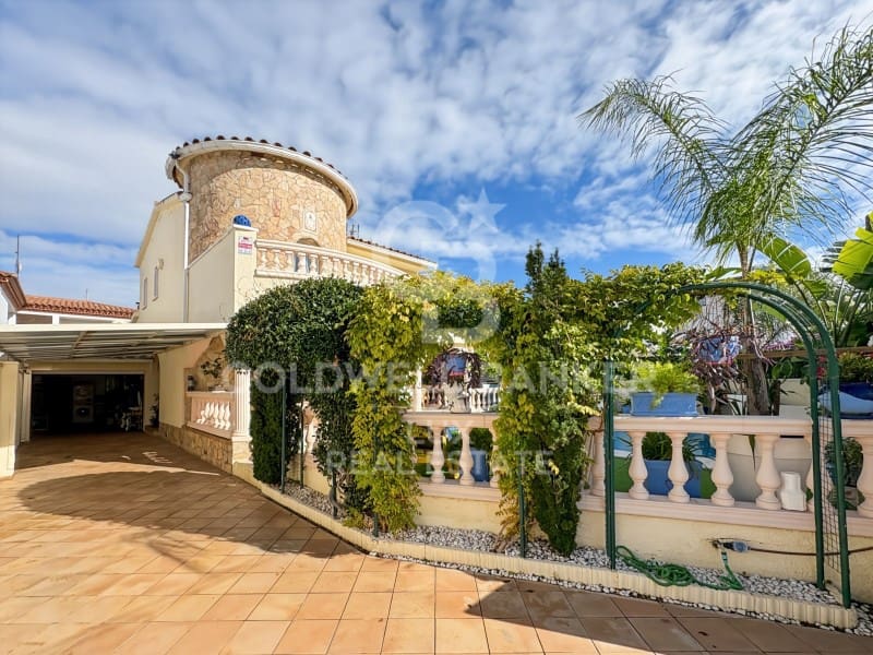 4 Zimmer Villa zu verkaufen in Empuriabrava mit Pool Garage - 525.000 € (Ref: 9375314)