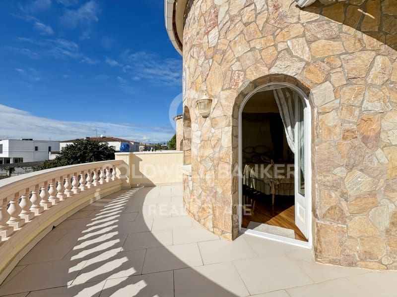 4 Zimmer Villa zu verkaufen in Empuriabrava mit Pool Garage - 525.000 € (Ref: 9375314)