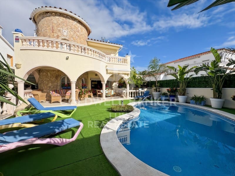 4 Zimmer Villa zu verkaufen in Empuriabrava mit Pool Garage - 525.000 € (Ref: 9375314)