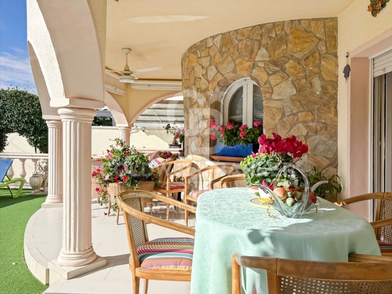 4 Zimmer Villa zu verkaufen in Empuriabrava mit Pool Garage - 525.000 € (Ref: 9375314)