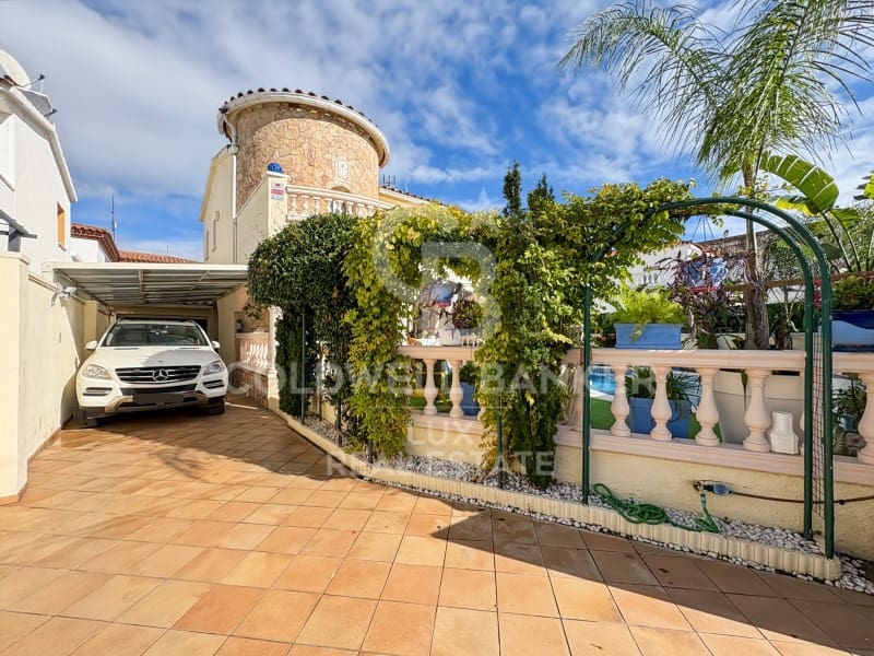 4 Zimmer Villa zu verkaufen in Empuriabrava mit Pool Garage - 525.000 € (Ref: 9375314)