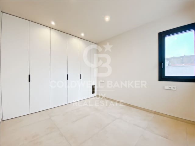 Chalet de 4 habitaciones en Roses en venta con piscina garaje - 650.000 € (Ref: 9465644)