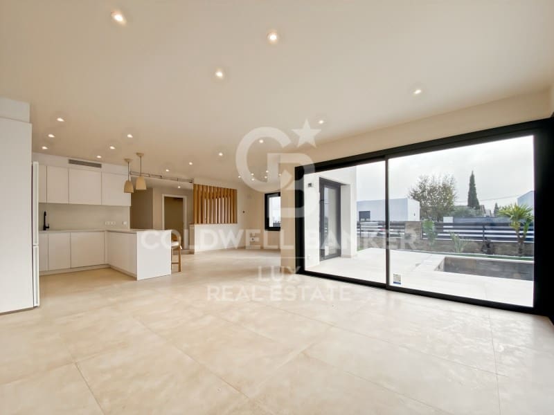 Chalet de 4 habitaciones en Roses en venta con piscina garaje - 650.000 € (Ref: 9465644)