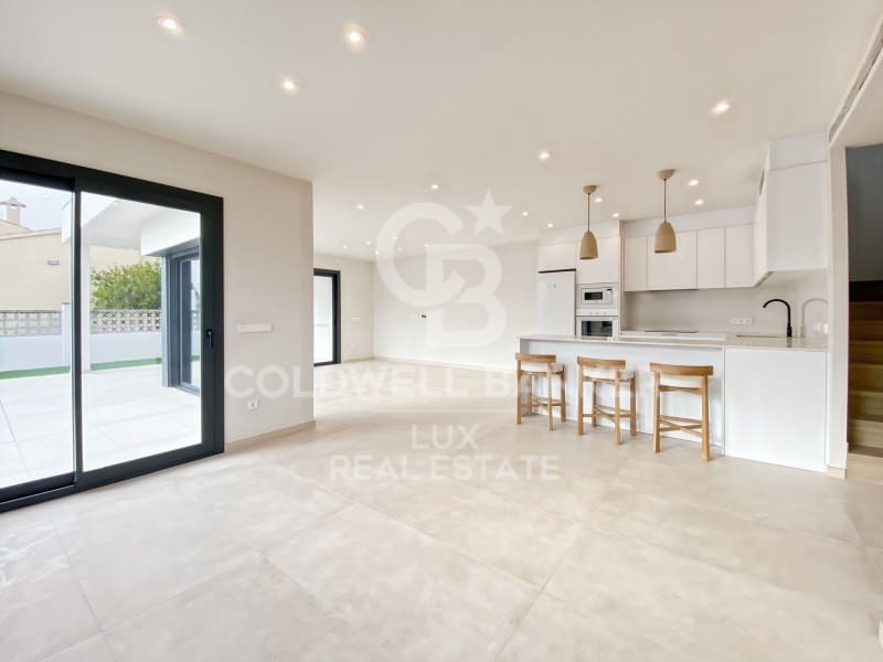 Chalet de 4 habitaciones en Roses en venta con piscina garaje - 650.000 € (Ref: 9465644)