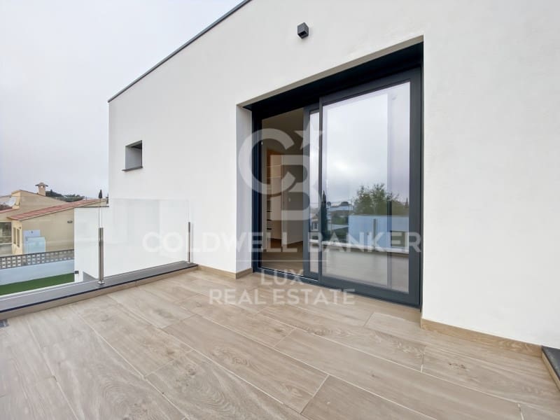 Chalet de 4 habitaciones en Roses en venta con piscina garaje - 650.000 € (Ref: 9465644)