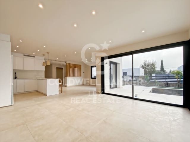 Chalet de 4 habitaciones en Roses en venta con piscina garaje - 650.000 € (Ref: 9465644)