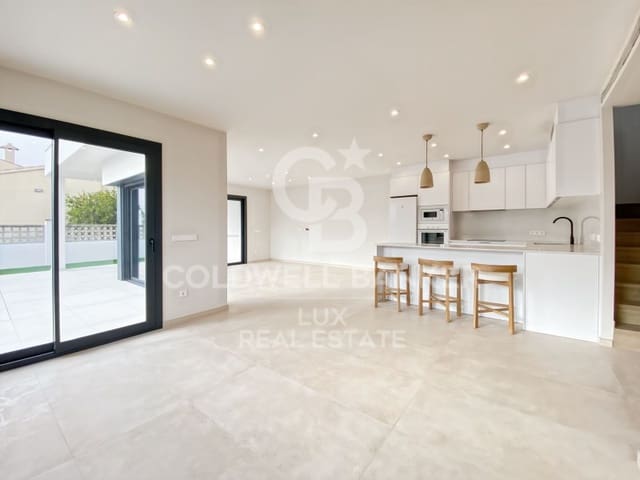 Chalet de 4 habitaciones en Roses en venta con piscina garaje - 650.000 € (Ref: 9465644)