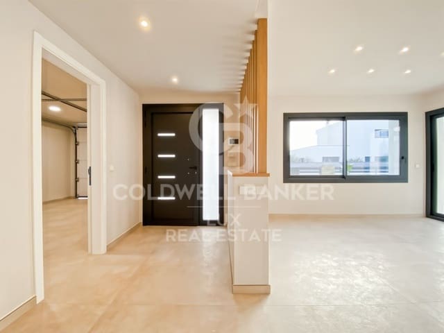 Chalet de 4 habitaciones en Roses en venta con piscina garaje - 650.000 € (Ref: 9465644)