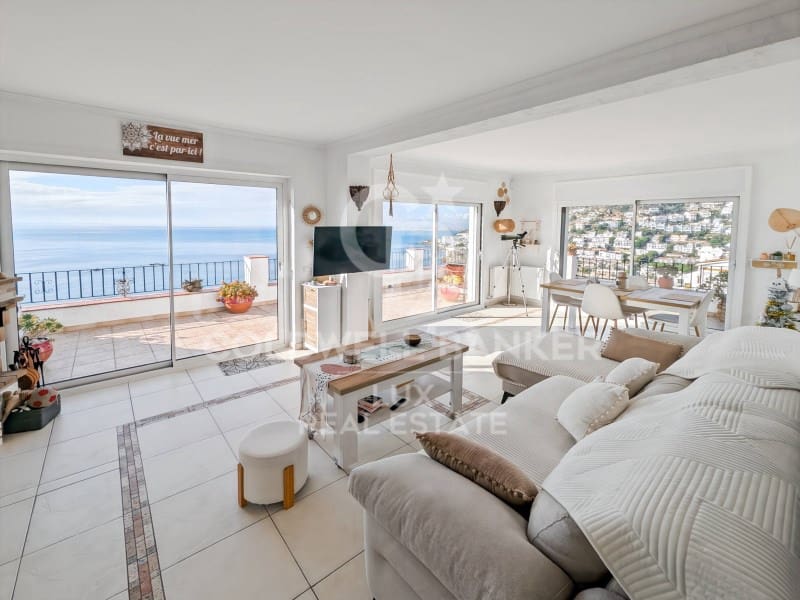 4 makuuhuone Paritalo myytävänä paikassa Roses mukana uima-altaan 
autotalli - 695 000 € (Ref: 9470684)