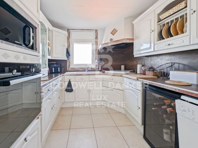 4 bedroom Semi-detached Villa for sale in Roses with pool garage - € 695,000 (Ref: 9470684)