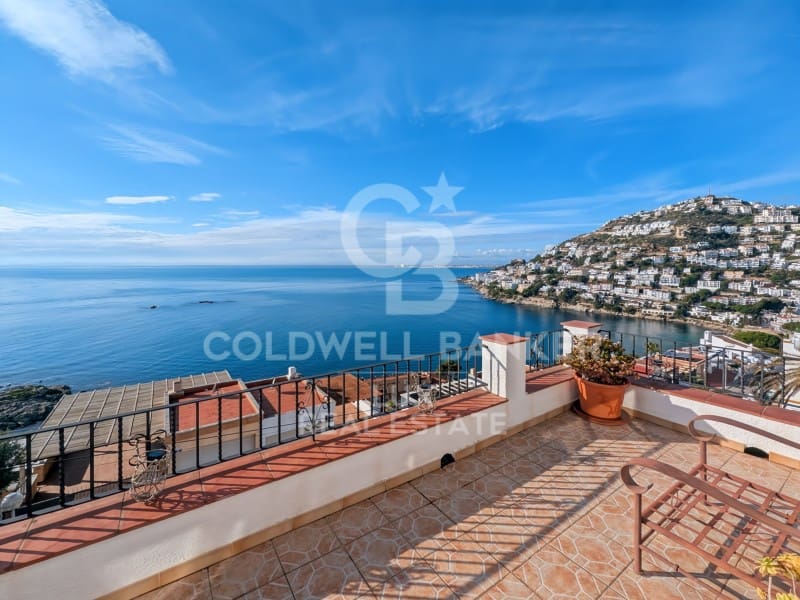 4 makuuhuone Paritalo myytävänä paikassa Roses mukana uima-altaan 
autotalli - 695 000 € (Ref: 9470684)