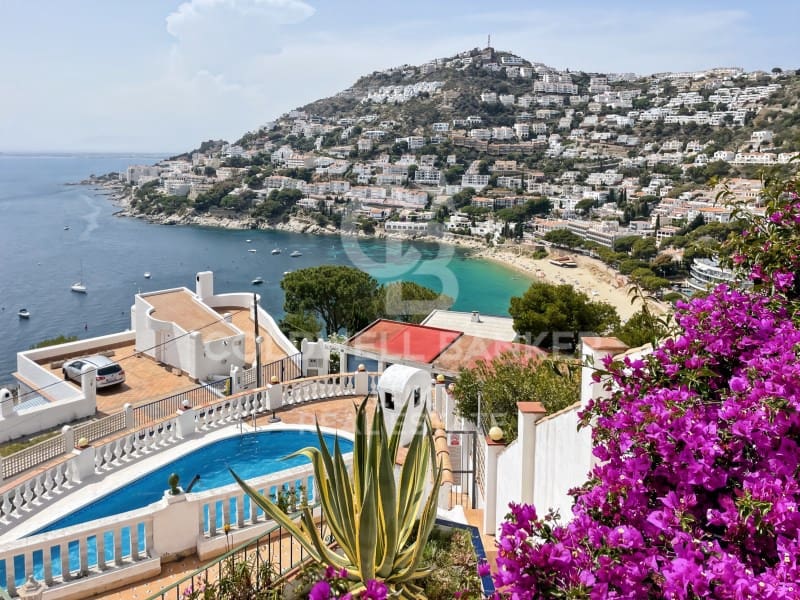 4 makuuhuone Paritalo myytävänä paikassa Roses mukana uima-altaan 
autotalli - 695 000 € (Ref: 9470684)