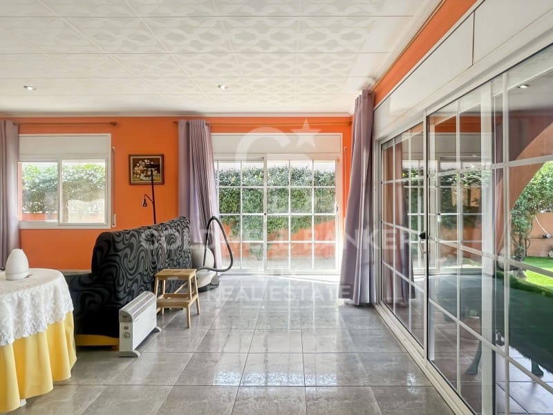 5 soverom Kjedet enebolig til salgs i Llers med svømmebasseng garasje - € 375 000 (Ref: 9488458)