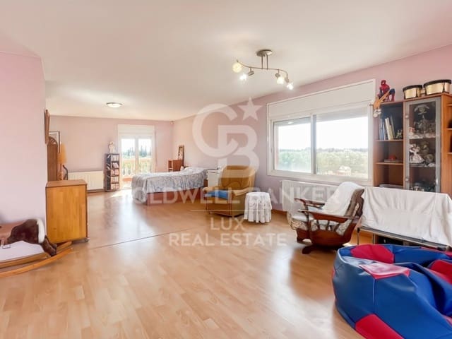 5 soverom Kjedet enebolig til salgs i Llers med svømmebasseng garasje - € 375 000 (Ref: 9488458)