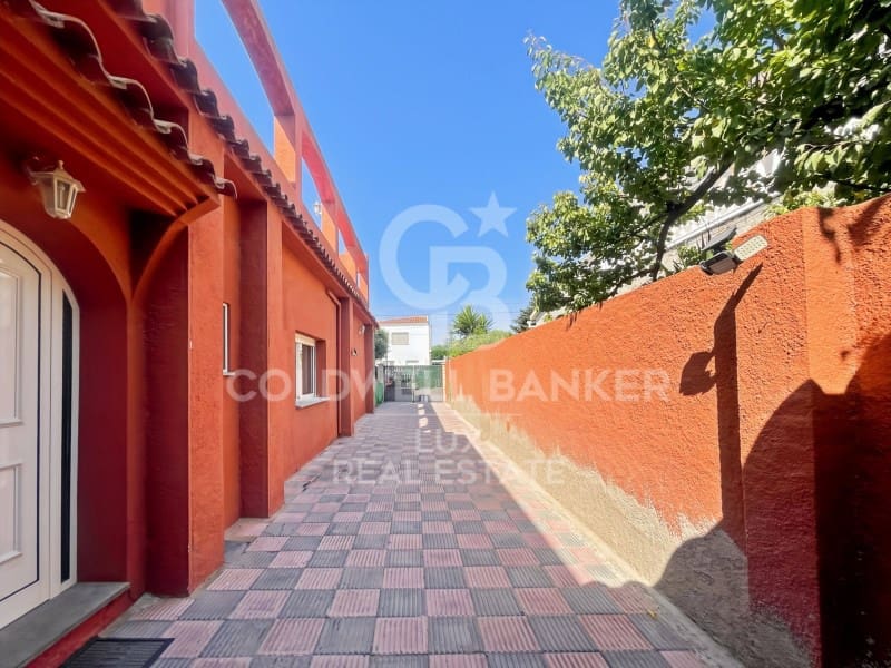 5 soverom Kjedet enebolig til salgs i Llers med svømmebasseng garasje - € 375 000 (Ref: 9488458)