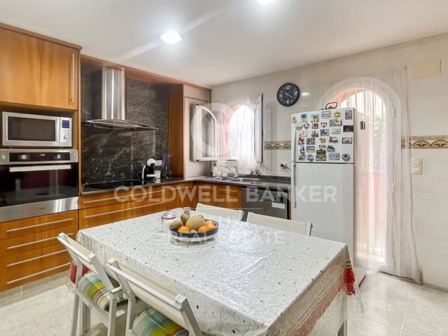 5 soverom Kjedet enebolig til salgs i Llers med svømmebasseng garasje - € 375 000 (Ref: 9488458)