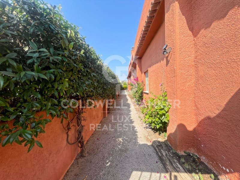 5 soverom Kjedet enebolig til salgs i Llers med svømmebasseng garasje - € 375 000 (Ref: 9488458)