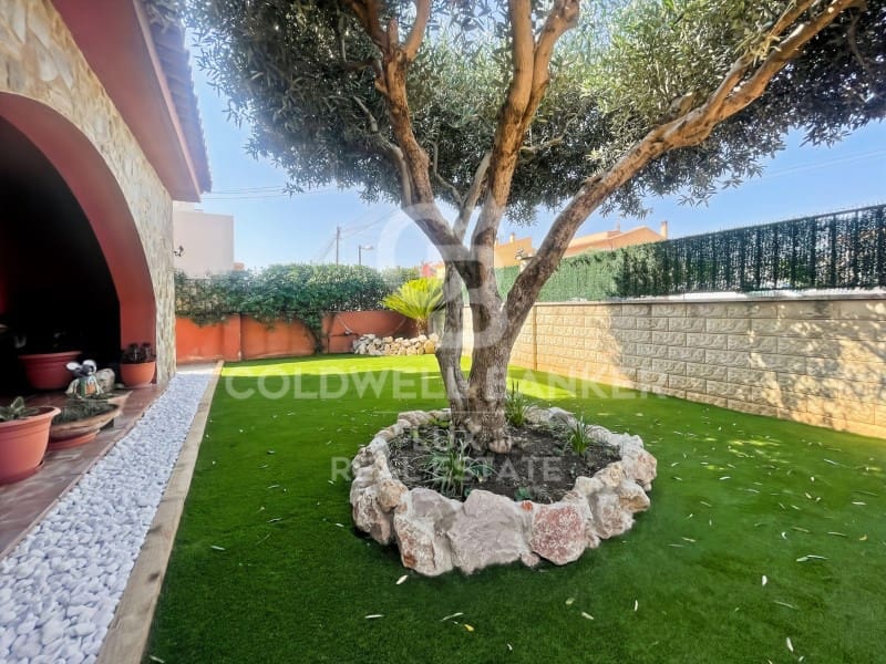 5 soverom Kjedet enebolig til salgs i Llers med svømmebasseng garasje - € 375 000 (Ref: 9488458)