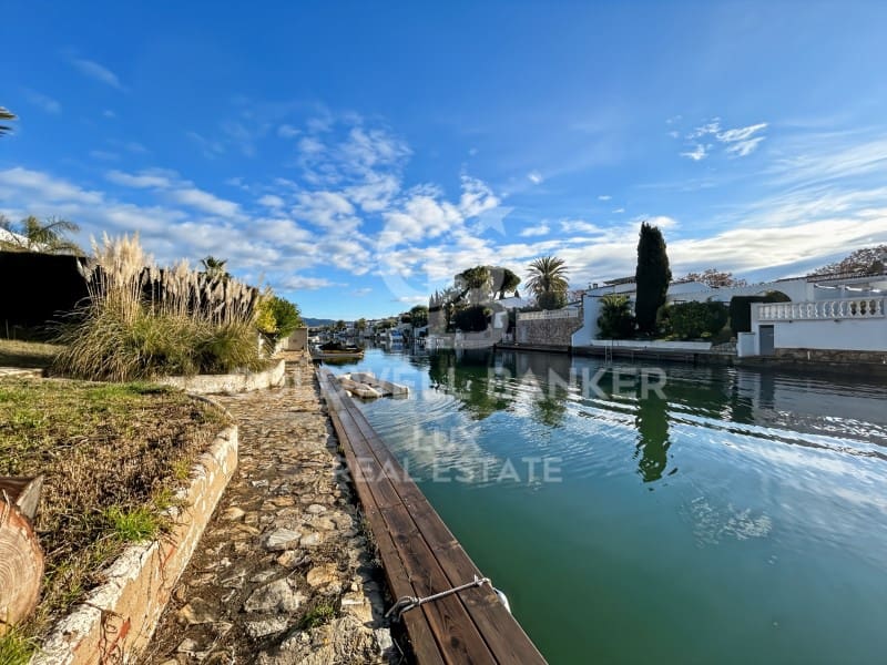 3 soverom Villa til salgs i Empuriabrava med garasje - € 860 000 (Ref: 9555822)